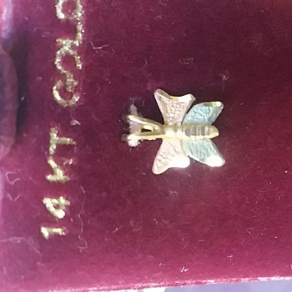 Adorable 14 K Gold Butterfly Pendant - Picture 4 of 4